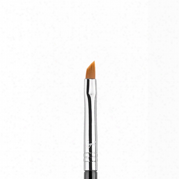 Sigma Beauty E06 - Winged Liner Brush