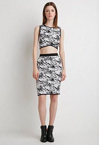 Abstract-patterned Pencil Skirt