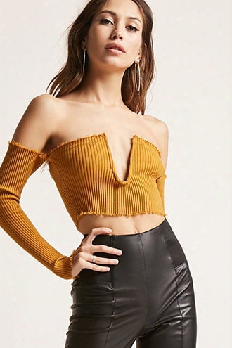 Raw-cut Crop Top